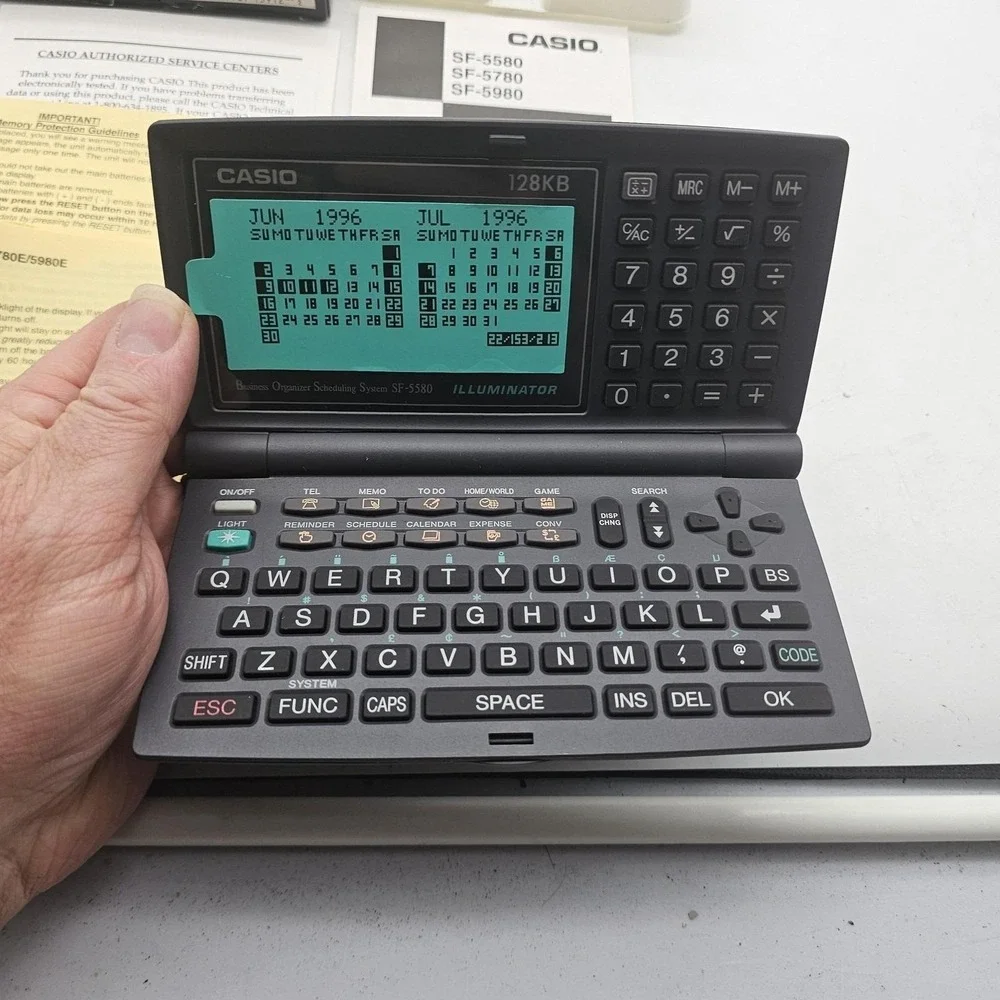 Vtg Casio Executive BOSS SF-5580W Illuminator Organizer 128KB Black See VIDEO